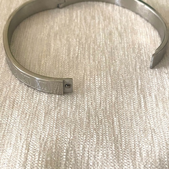 Roman Numeral bracelet - Picture 3 of 3